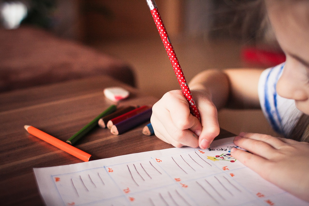 Jak nauczyć dziecko pisać w liniaturze?